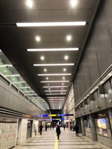小倉駅南北公共通路高天井改修工事